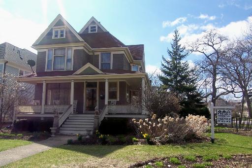 102 S Waiola Ave., La Grange, IL 60525