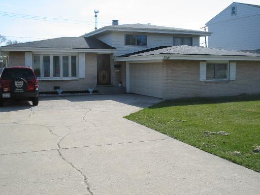 8549 Blue Ridge Ave., Hickory Hills, IL 60457