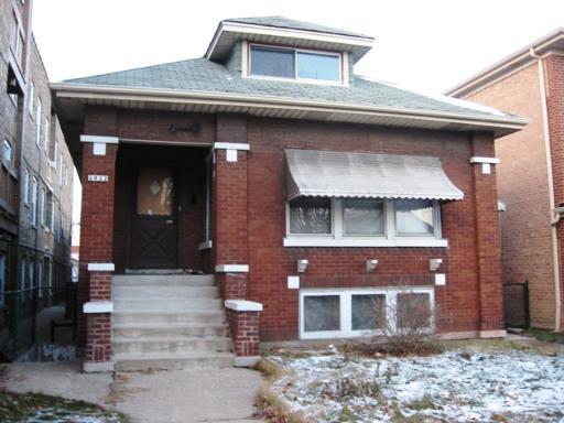 4822 W Addison, Chicago, IL 60641