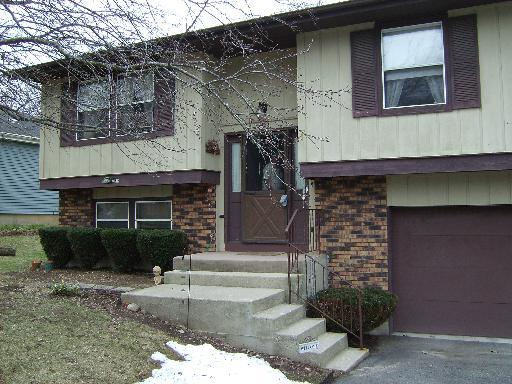103 Hawthorne Rd., Lake In The Hills, IL 60156