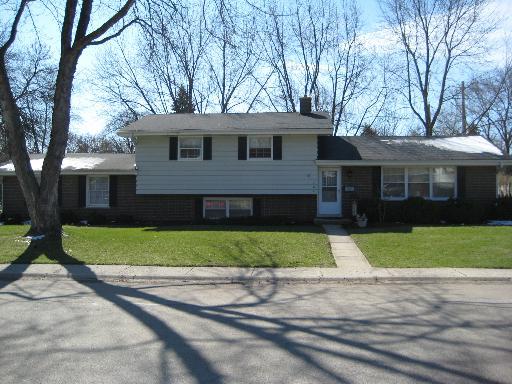 404 Spruce Dr., Naperville, IL 60540