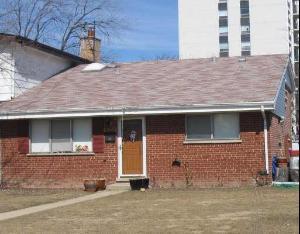 9000 W Sherry Ln., Des Plaines, IL 60016