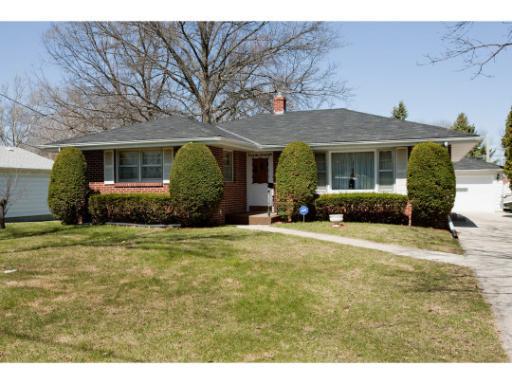 2328 Burrmont Rd., Rockford, IL 61107
