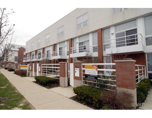 2932 N Hermitage Ave., Chicago, IL 60657