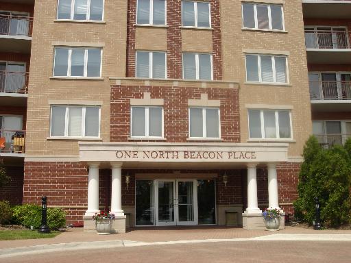 1 N Beacon Pl. #702, La Grange, IL 60525