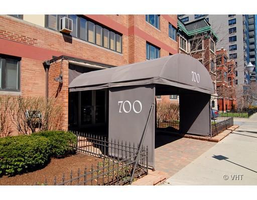 700 W Bittersweet Pl. #510, Chicago, IL 60613