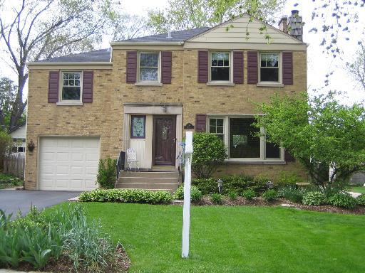 328 Lorraine St., Glen Ellyn, IL 60137