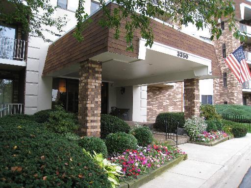 3350 N Carriageway Dr. #220, Arlington Heights, IL 60004