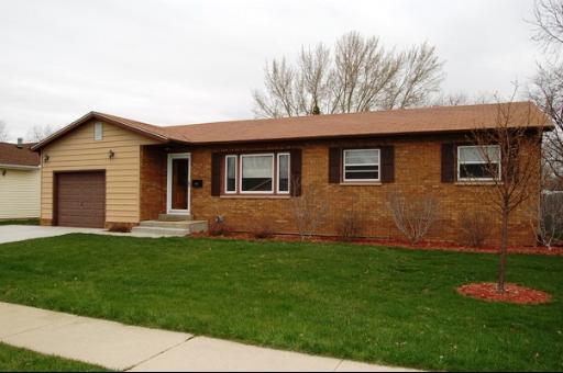425 Karen Ave., Dekalb, IL 60115