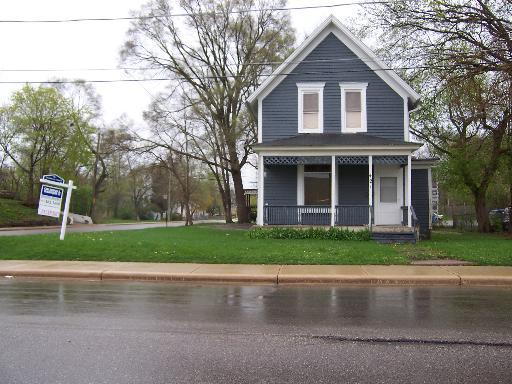 421 Gifford St., Elgin, IL 60120