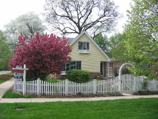631 Sheehan Ave., Glen Ellyn, IL 60137