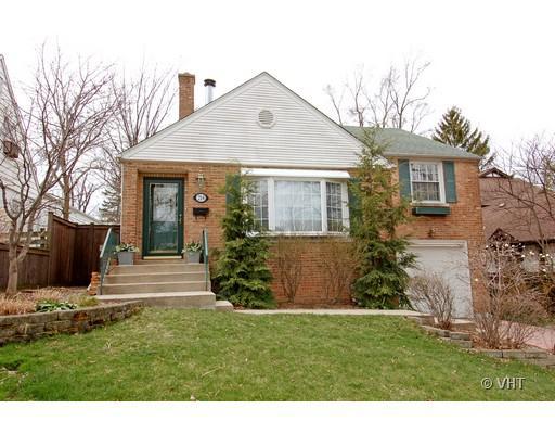 214 Grant St., Clarendon Hills, IL 60514