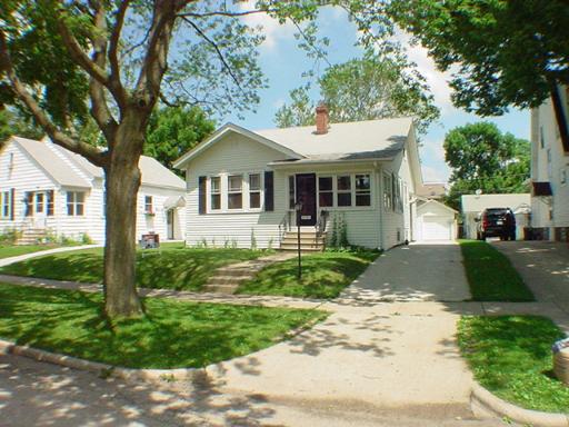 711 Spruce St., Aurora, IL 60506