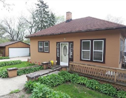 703 Riverview Dr., Algonquin, IL 60102