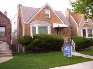 5952 W Newport, Chicago, IL 60634