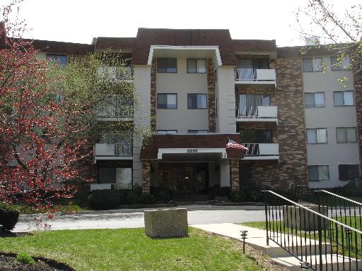 3350 N Carriageway Dr. #303, Arlington Heights, IL 60004