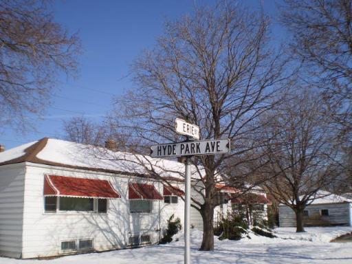 49 Hyde Park Ave., Bellwood, IL 60104
