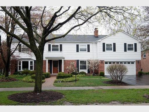 1138 Williamsburg Dr., Northbrook, IL 60062
