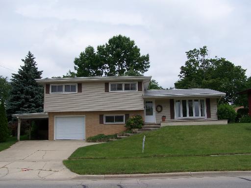 411 W Hillcrest Dr., Dekalb, IL 60115