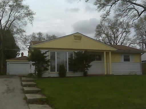 15 Sycamore Ave., Carpentersville, IL 60110