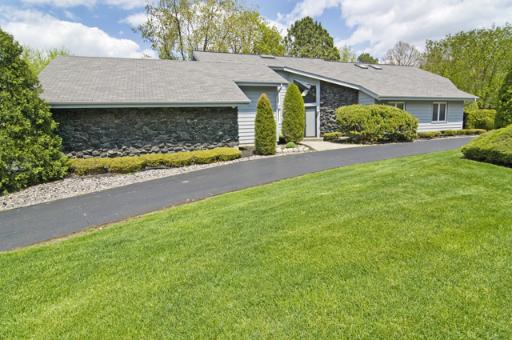 6333 Martin Ct., Willowbrook, IL 60527