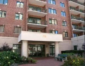 770 Pearson St. #211, Des Plaines, IL 60016
