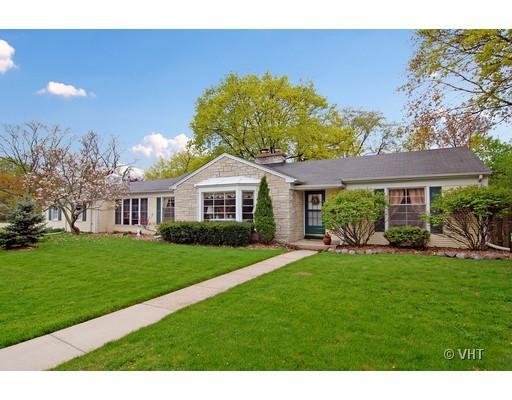 2301 Ash Ln., Northbrook, IL 60062