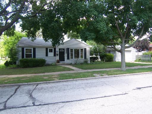 836 Smith St., Glen Ellyn, IL 60137