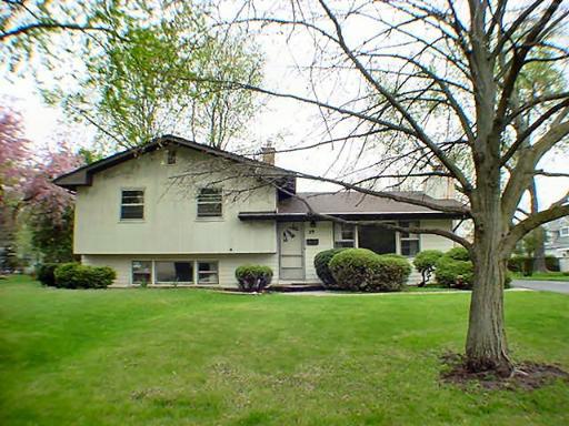 39 Elmwood Dr., Naperville, IL 60540