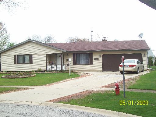 1211 Fairlane Ct., Schaumburg, IL 60193