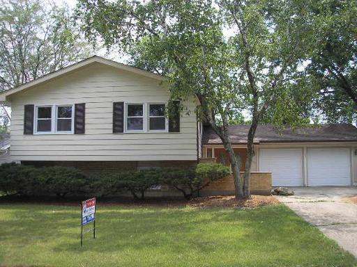 1325 Devonshire Ln., Hoffman Estates, IL 60169