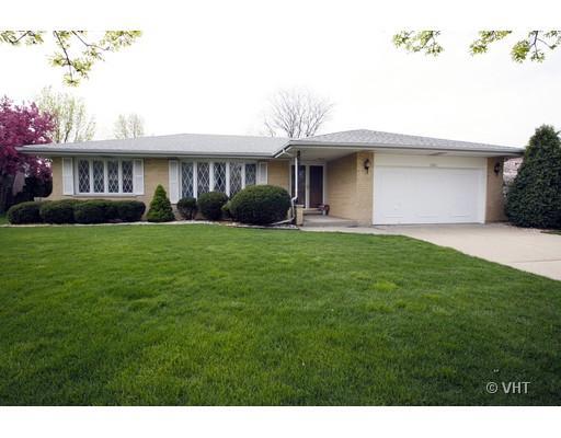 3301 Ailsworth Ct., Darien, IL 60561