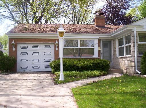 274 N Cambridge Rd., Des Plaines, IL 60016