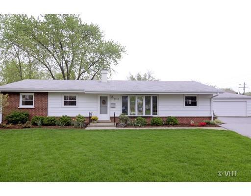 1958 E Elmwood Cir., Arlington Heights, IL 60004