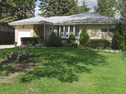 910 N Prospect Manor Ave., Mount Prospect, IL 60056