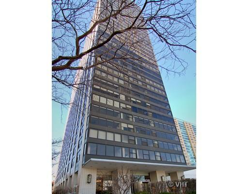 3150 N Lake Shore Dr. #33C, Chicago, IL 60657