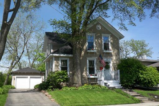 126 Raymond Ave., Barrington, IL 60010
