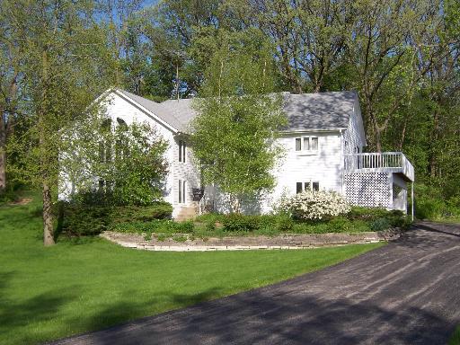 1524 Hillside Tr., Woodstock, IL 60098