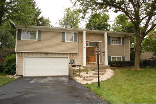 9091 Forest Dr., Hickory Hills, IL 60457