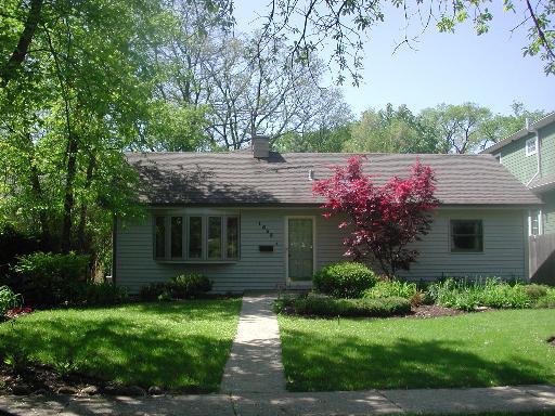 1533 Thornwood Dr., Downers Grove, IL 60516