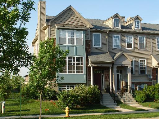258 Station Park Cir., Grayslake, IL 60030