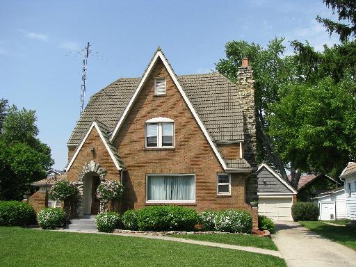 204 N Lincolnway St., North Aurora, IL 60542