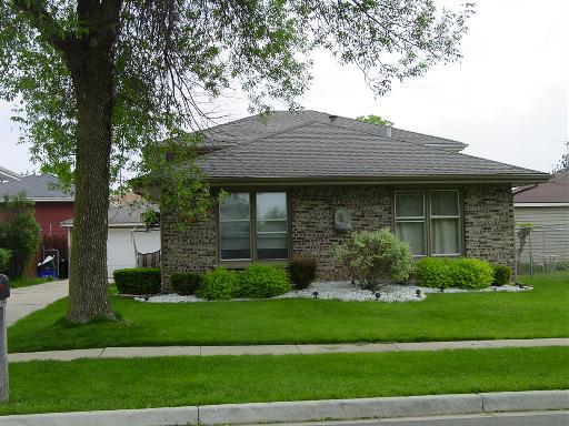 1029 Fulton Dr., Streamwood, IL 60107