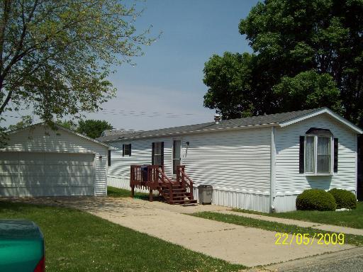 8 Countryside Dr., Sandwich, IL 60548