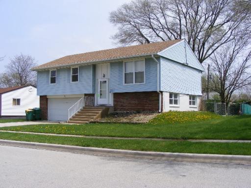 319 Hickory Ave., Romeoville, IL 60446