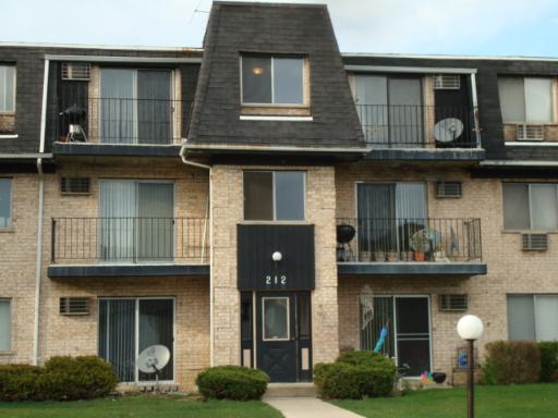 212 Shorewood Dr. #2B, Glendale Heights, IL 60139