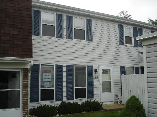 1214 E Churchill Dr. #11, Roselle, IL 60172