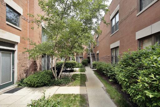 1100 W Cornelia Ave. #222, Chicago, IL 60657