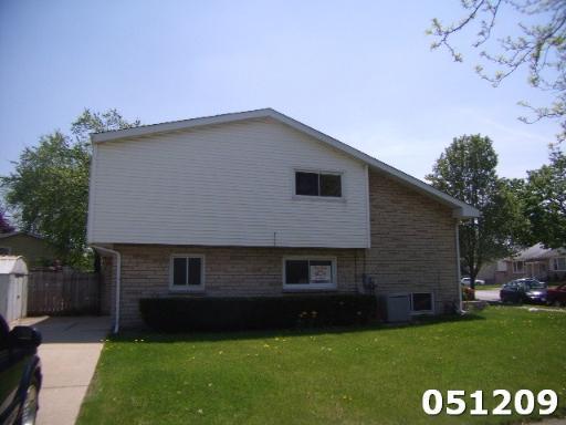 390 Dover Ln., Des Plaines, IL 60018