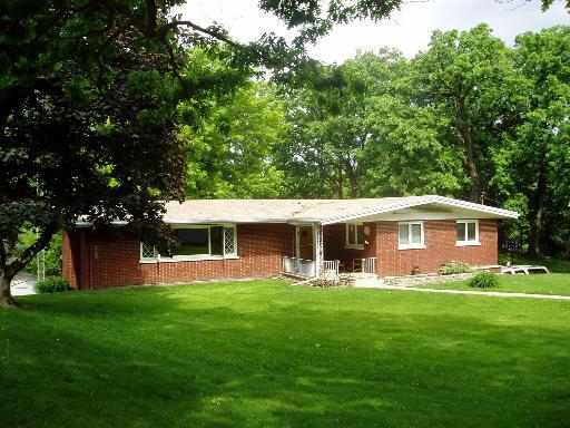 75 Hickory Ln., Sandwich, IL 60548